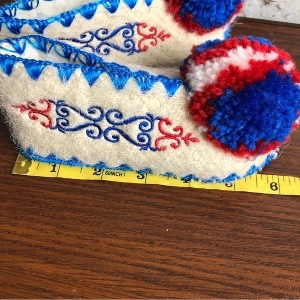 Minas‎ Greek handmade children’s Leather and wool slippers Pom-pom Size 3